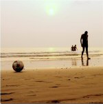 Pel-droed ar y Traeth / Football on the beach