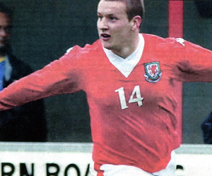 Les Davies -  Kelly Davis, www.welsh-premier.com