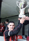 Mike efo cwpan yr Alliance / Mike with the Alliance Cup